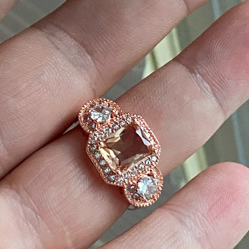 New beautiful Gold Plated Radiant Crystal Ring - Picture 4 of 6